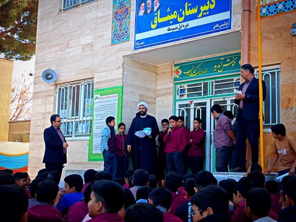 کاندیدای شورای دانش آموزی دبیرستان میثاق از برنامه های خود گفتند