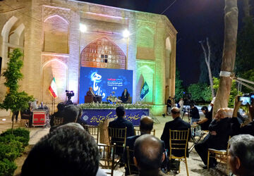 «دیدار ماه»؛ یادکرد رهبر شهید در ساحت شعر