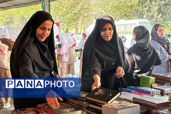 نمایشگاه کتاب و کتاب‌خوانی در اداره آموزش و پرورش اسلامشهر