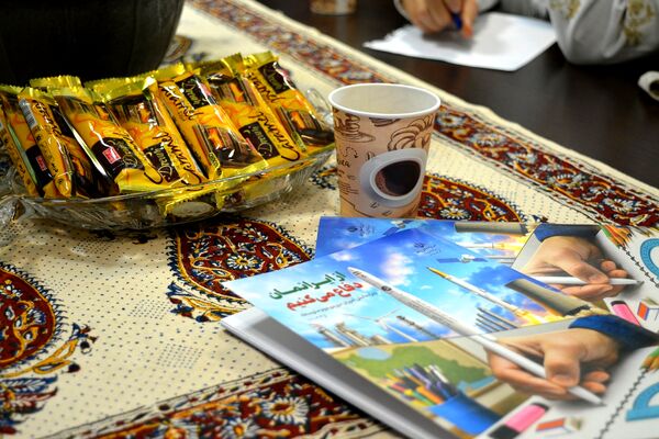 برای اولین‌بار برگزاری کافه ۵۷ در دبیرستان‌ نمونه دولتی ولایت بهارستان‌دو
