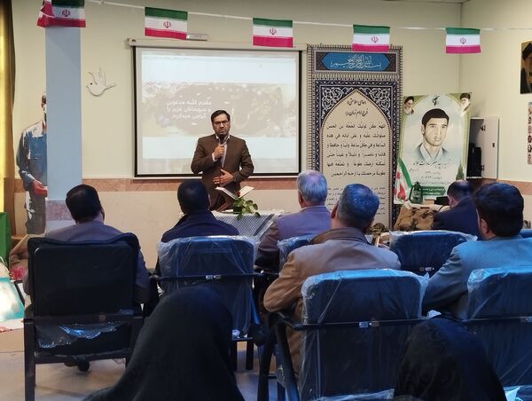 مراسم یادواره شهدا و تجلیل از خانواده شهدا در مدرسه حیدرعلی 