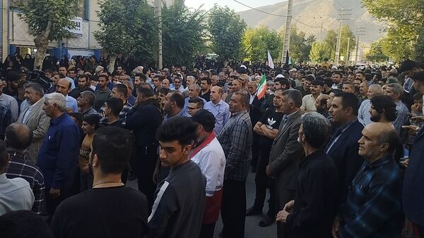 مراسم تشییع و وداع با شهید امنیت حسین اسحاقی در لردگان 