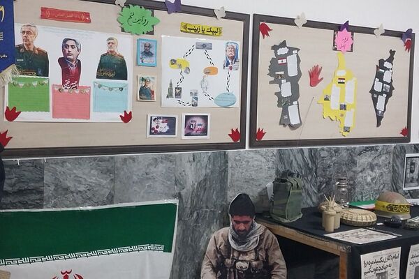 برپایی مدرسه انقلاب