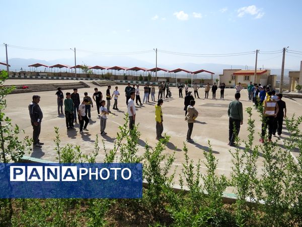 برگزاری اردوی تمشک پسران در اردوگاه شهید چمران بجنورد 