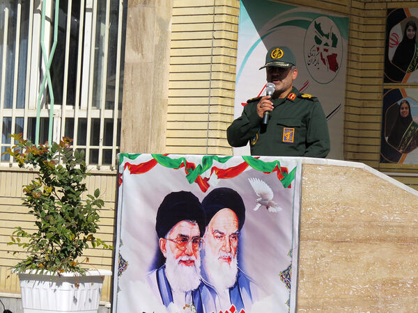 زدن زنگ انقلاب در مدرسه دخترانه فرزانگان شهرستان بجنورد 