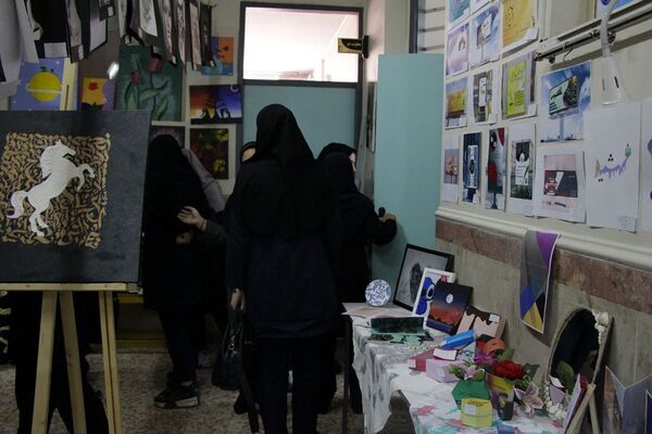 جشنواره هفته مشاغل در هنرستان تقوی پیشگان بهارستان۲