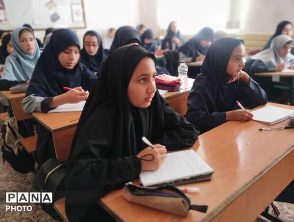 کلاس‌های رشد و تقویت دانش‌آموزان در دبیرستان مهدی خدابنده