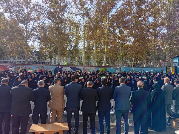 مراسم باشکوه زنگ ایثار و مقاومت در دبیرستان مصلی نژاد حضرت ام البنین