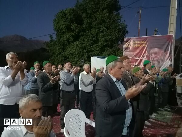 نماز جماعت همراه با اجتماعات شبانه در حسینیه شهدای شهر بار نیشابور 