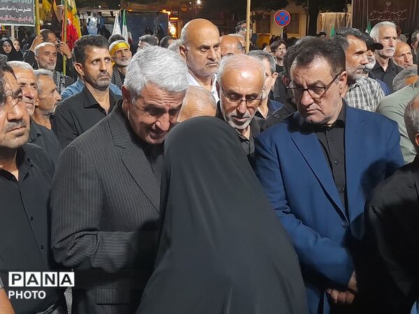 مراسم وداع با شرکت کنندگان مراسم تشییع در رودسر