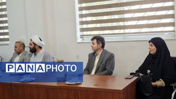 جلسه هم‌اندیشی رئیس سازمان دانش‌آموزی استان با مدیران مدرسه