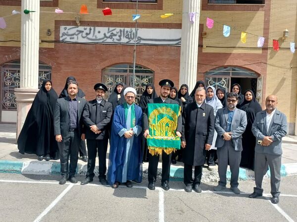 استقبال دانش‌آموزان بیرجندی از خادمان حرم امام رضا(ع)