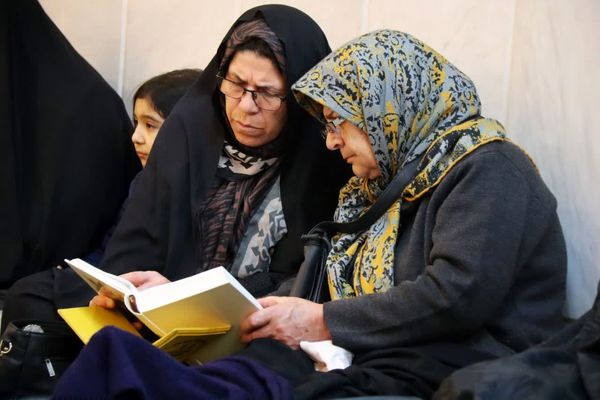 مراسم قرائت دعای ام داوود در امامزاده سید عباس بن موسی (ع) در بجنورد 