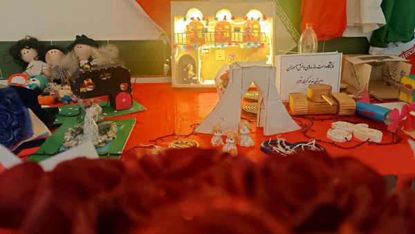 نمایشگاه ایرانمون در مدرسه خدیجه کبری شهرستان کیار