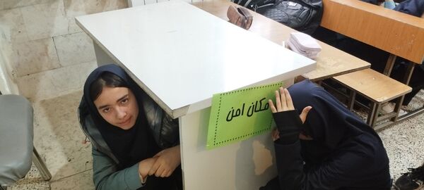 مانور زلزله در دبیرستان شهید هاشمی نژاد 