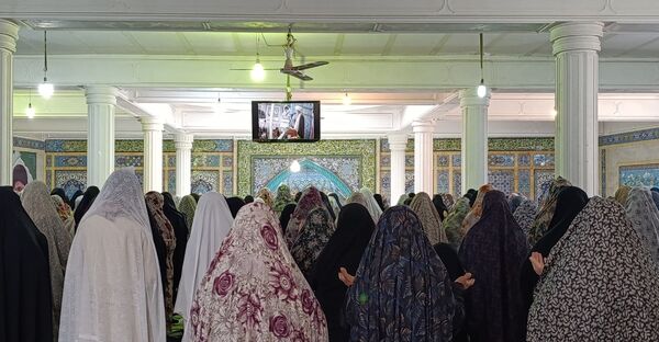 حضور نوجوانان علم و دانش مدرسه حضرت زینب(س) در نماز جمعه شهرستان اسدآباد 