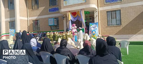 جشن شکوفه‌ها در مدرسه جهاد جعفریه قم 
