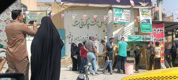 توزیع شربت و شیرینی به مناسبت میلاد پیامبر اسلام (ص) 