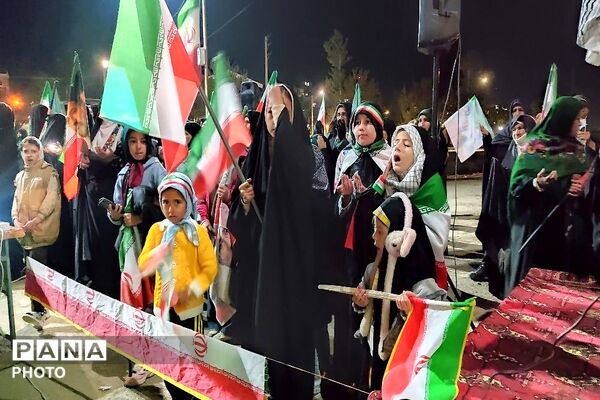 یک دنیا شاهد و مبهوت از حضور خیابانی مردم شهر بار