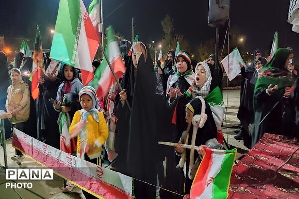یک دنیا شاهد و مبهوت از حضور خیابانی مردم شهر بار