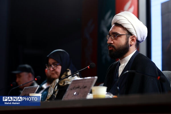 نشست نقد و بررسی فیلم «غوطه‌ور» در چهل و چهارمین جشنواره ملی فیلم فجر