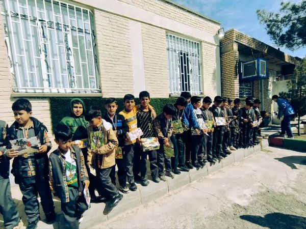 برگزاری مراسم تقدیر واهدای جایزه به دانش آموزان دبستان شهید پسندیده فدافن