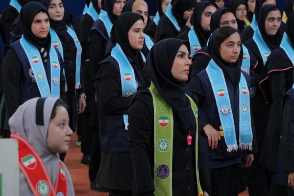 بهارستان دو صحنه همفکری، همدلی و همکاری پیشتازان در همایش یاوران انقلاب