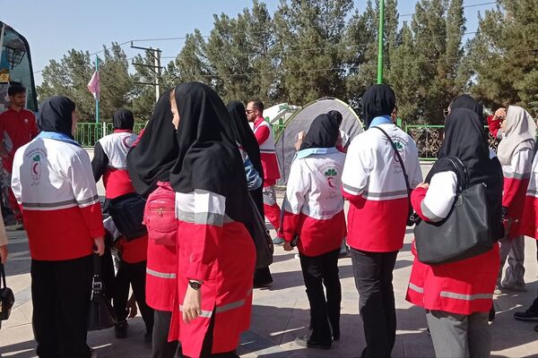 رژه اقتدار هلال‌احمری‌ها در شهرستان پیشوا به مناسبت هفته دفاع مقدس