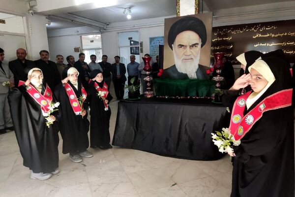 آیین گرامیداشت امام خمینی (ره) در اداره آموزش و پرورش ناحیه ۳