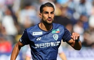 پایان شایعات بازگشت به پرسپولیس؛ زاهدی  در لیگ سامورایی‌ها ماندنی شد