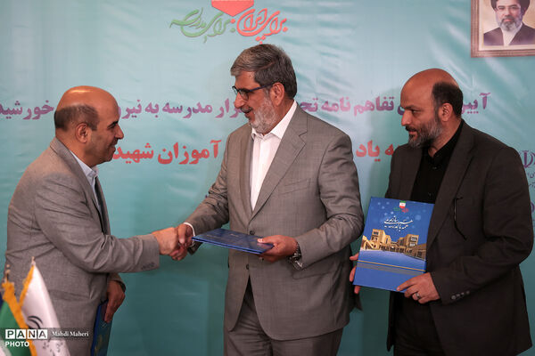 مراسم آغاز نصب نیروگاه خورشیدی در 12 هزار مدرسه سراسر کشور