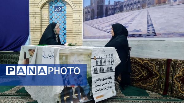 میزخدمت رایگان به‌مناسبت روز پرستار در ماهدشت‌ کرج