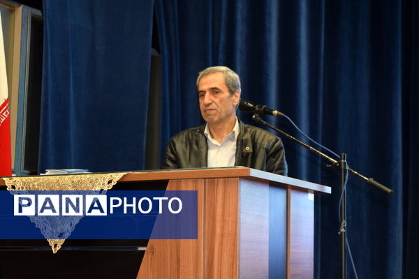 نشست توانمندسازی مدیران منطقه ۱۴ با محوریت مدیریت مدرسه‌محور و تحول آموزشی