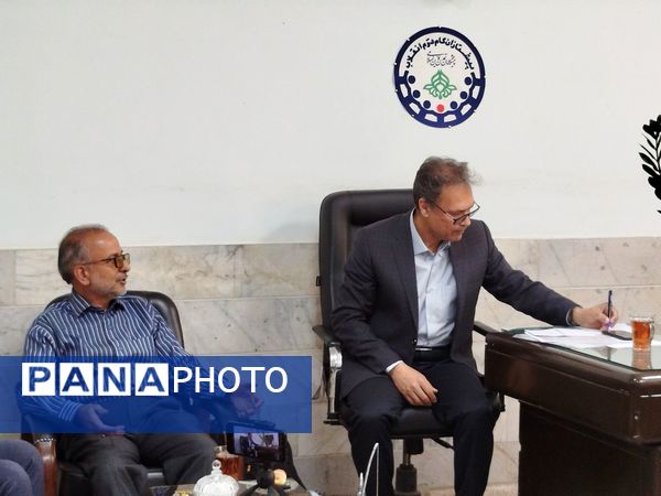 نشست هم‌اندیشی پیشکسوتان امورتربیتی با معاون پرورشی  و تربیت بدنی کاشمر