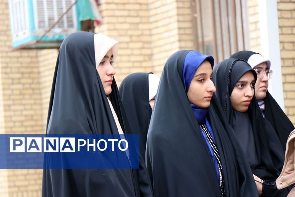 آیین بدرقه کاروان حج عمره‌ دانش‌آموزان دختر استان مرکزی