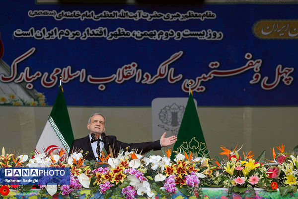 سخنرانی رئیس جمهور در جمع راهپیمایان ۲۲ بهمن