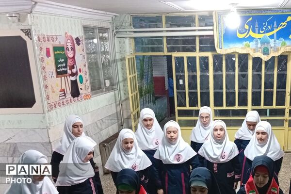 هم‌صدایی دانش‌آموزان دبستان هدی در تجمعات شبانه مردمی علیه صهیونیست