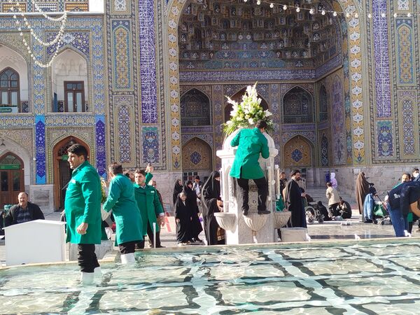مشهد مقدس در تب‌وتاب جشن ولادت نخستین امام شیعیان  