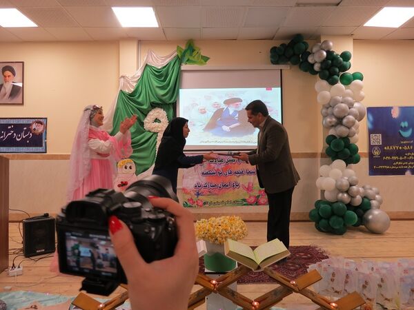 نواختن زنگ جشن نیکوکاری در دبستان امام خمینی(ره) بجنورد