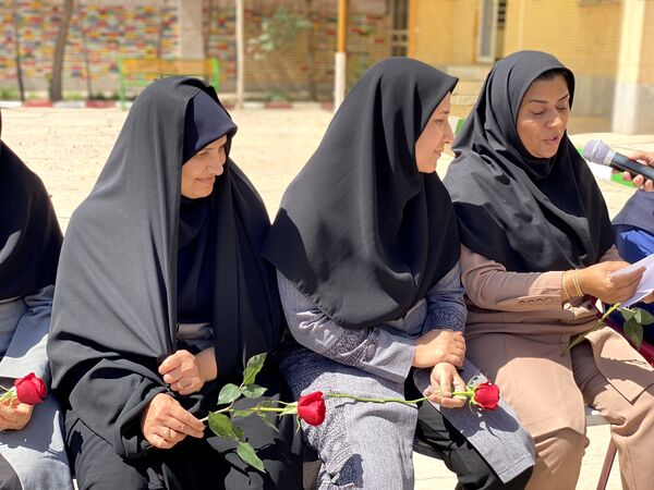 معلمان، مشعل‌داران راه آگاهی در آیینه‌ مهر و خرد