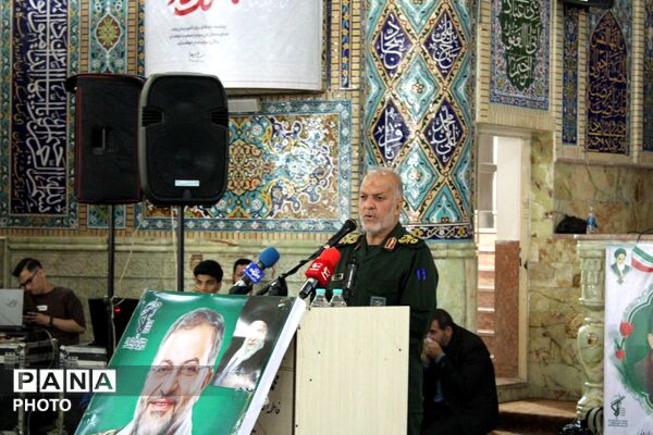 از کودکان تا بسیجیان؛ همه آمدند برای مردی که در قلب مردم بود