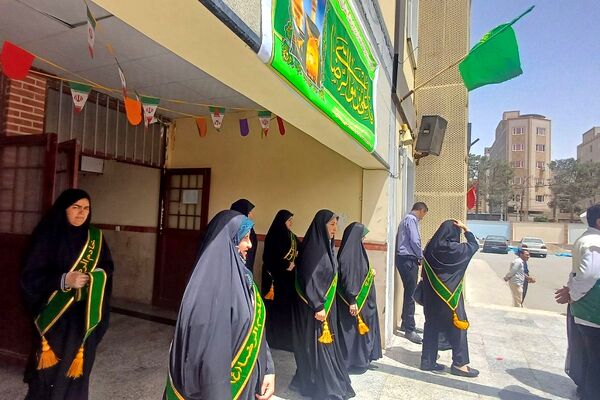 برگزاری مراسم دهه کرامت در بهارستان ۲