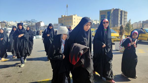 همایش پیاده‌روی مادر دختری به‌مناسبت اعیاد شعبانیه و دهه فجر 