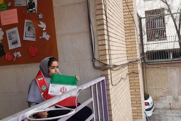 جشن پیروری انقلاب اسلامی در دبستان شهید آقچه‌لو رباط‌کریم