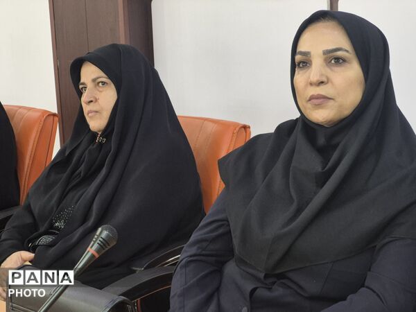 معلمان نمونه در قاب افتخار آموزش و پرورش منطقه ۵