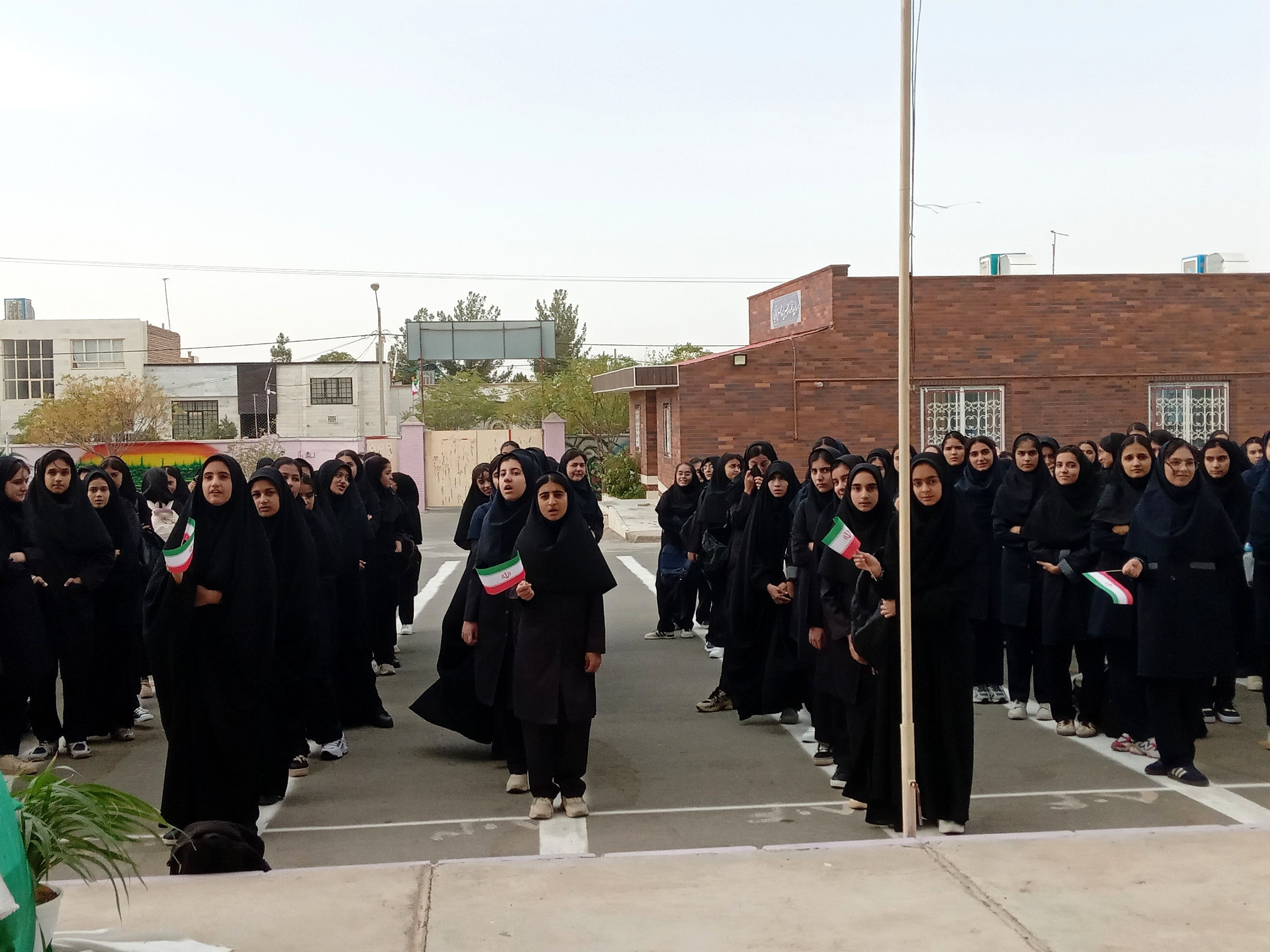 جشن آغاز سال تحصیلی جدید در دبیرستان فرهنگ فخرایی