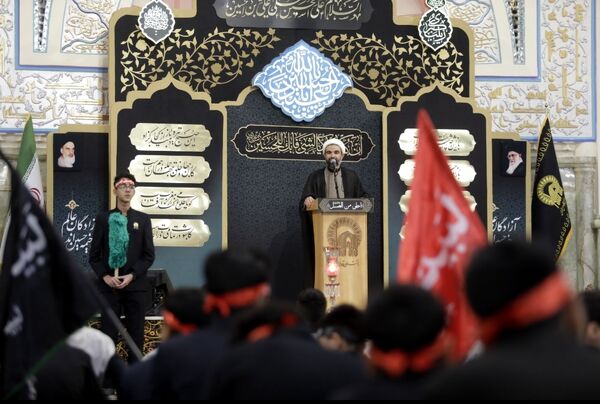 مراسم احلی من العسل در جوار حرم مطهر امام هشتم شیعیان(ع)