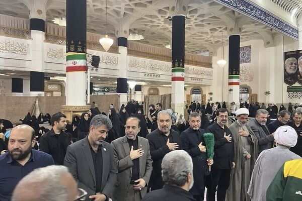 مراسم بزرگداشت رهبر شهید انقلاب در حرم حضرت معصومه(س)