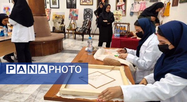 نمایشگاه آثار هنری دانش‌آموزان هنرستان محمودیه بجنورد 