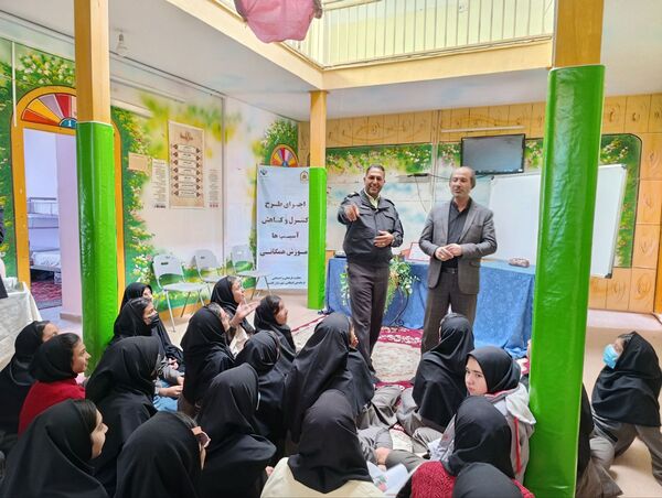  جلسه آموزش خانواده در دبیرستان نمونه اندیشه 